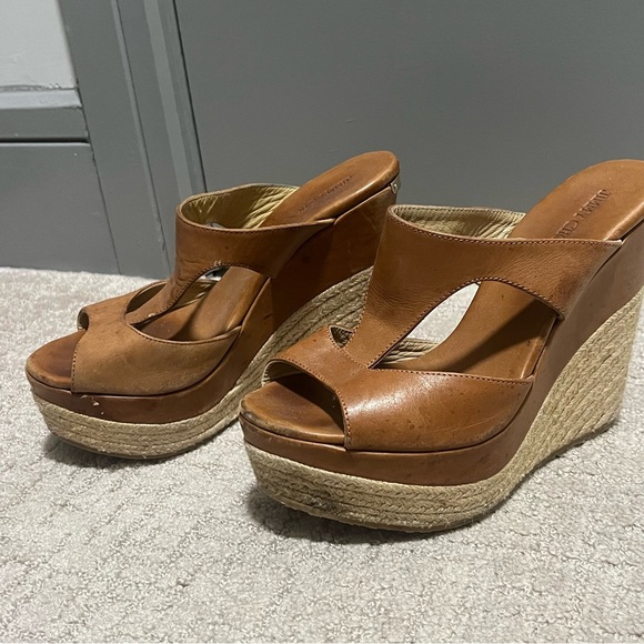 Pledge Leather Wedges - Picture 4 of 11